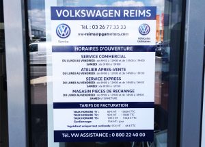 adhésif porte horaires volkswagen reims signalétique communication publicité accueil client