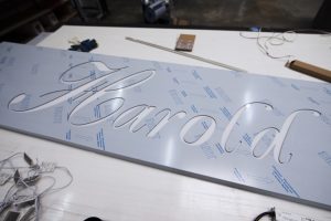fabrication atelier enseigne lumineuse LED harold restaurant reims communication signalétique publicité
